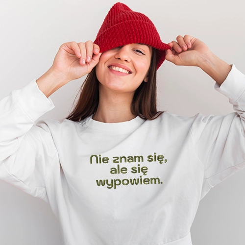 Kobieta w bluzie Haft 3D nie znam się ale się wypowiem. Bawełna organiczna Bluza z haftem 3D